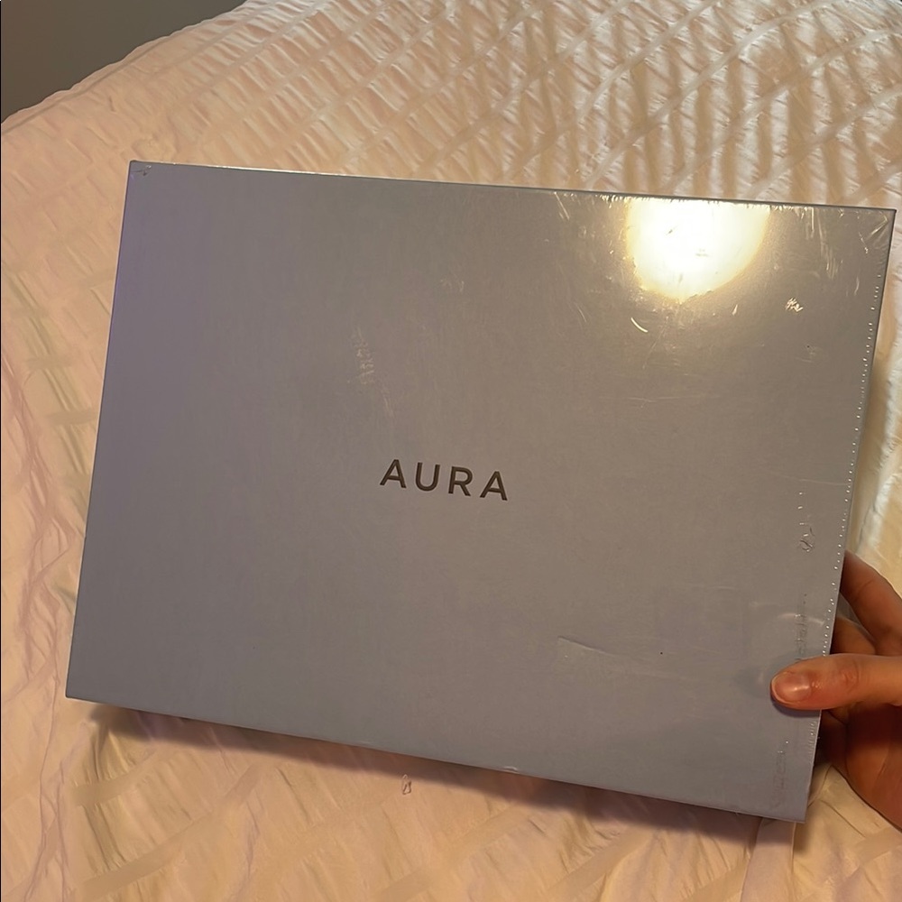 Aura digital picture frame